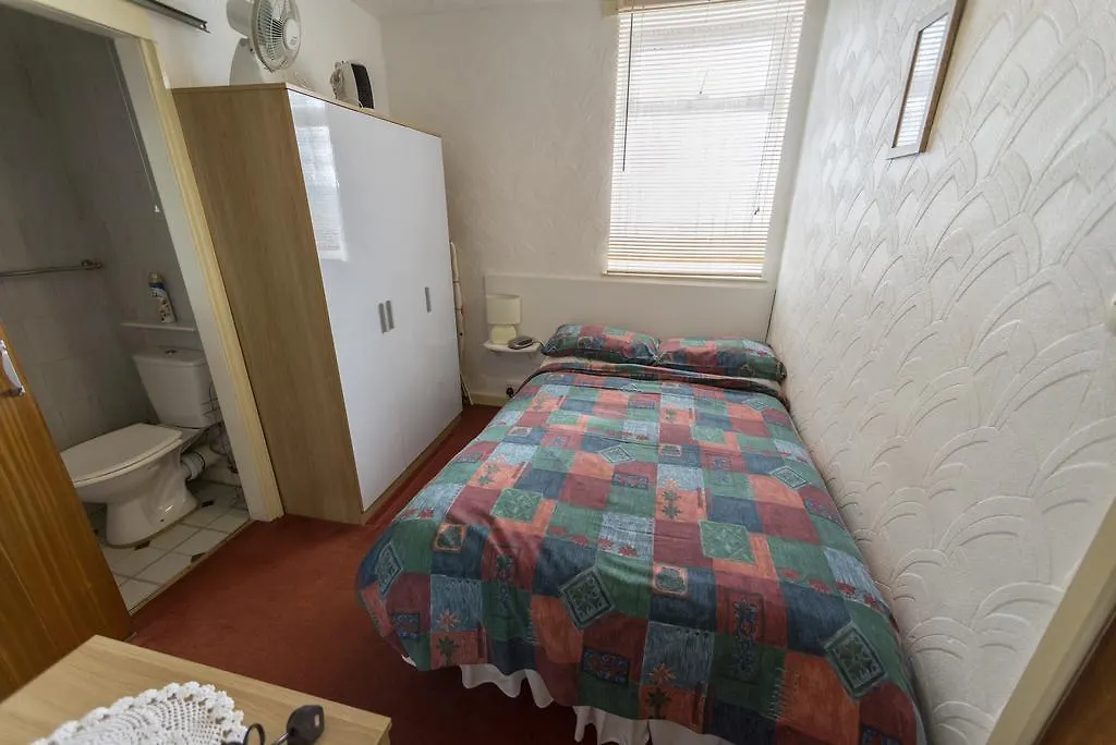Lyndale Holiday Flats Blackpool Apartment