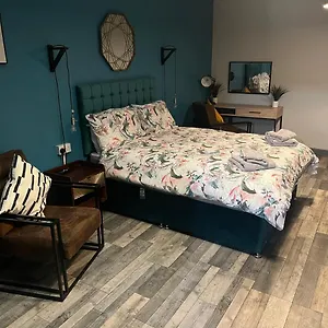 Pine Studio Apartment